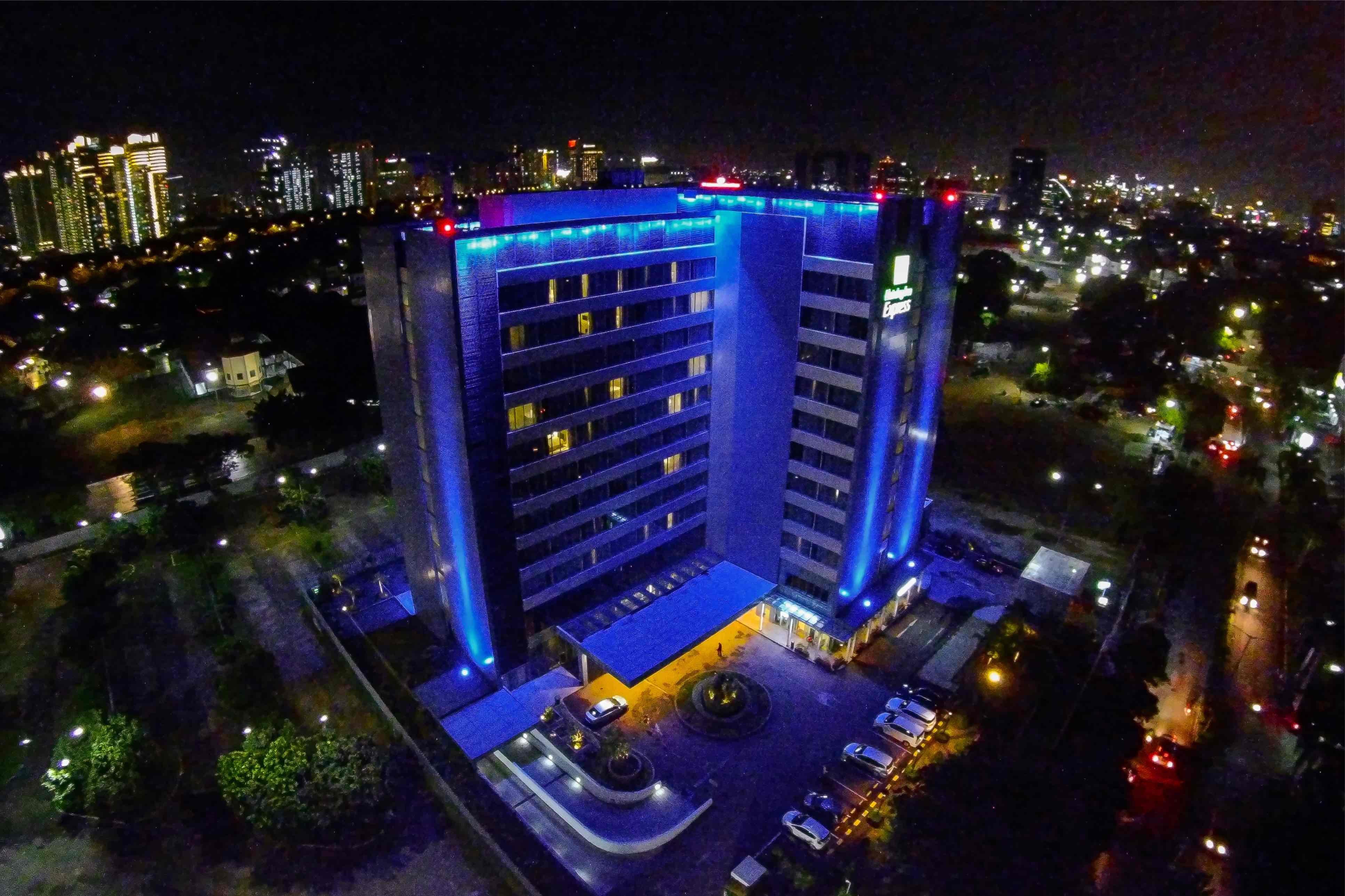 Holiday Inn Express Jakarta International Expo By Ihg Dış mekan fotoğraf