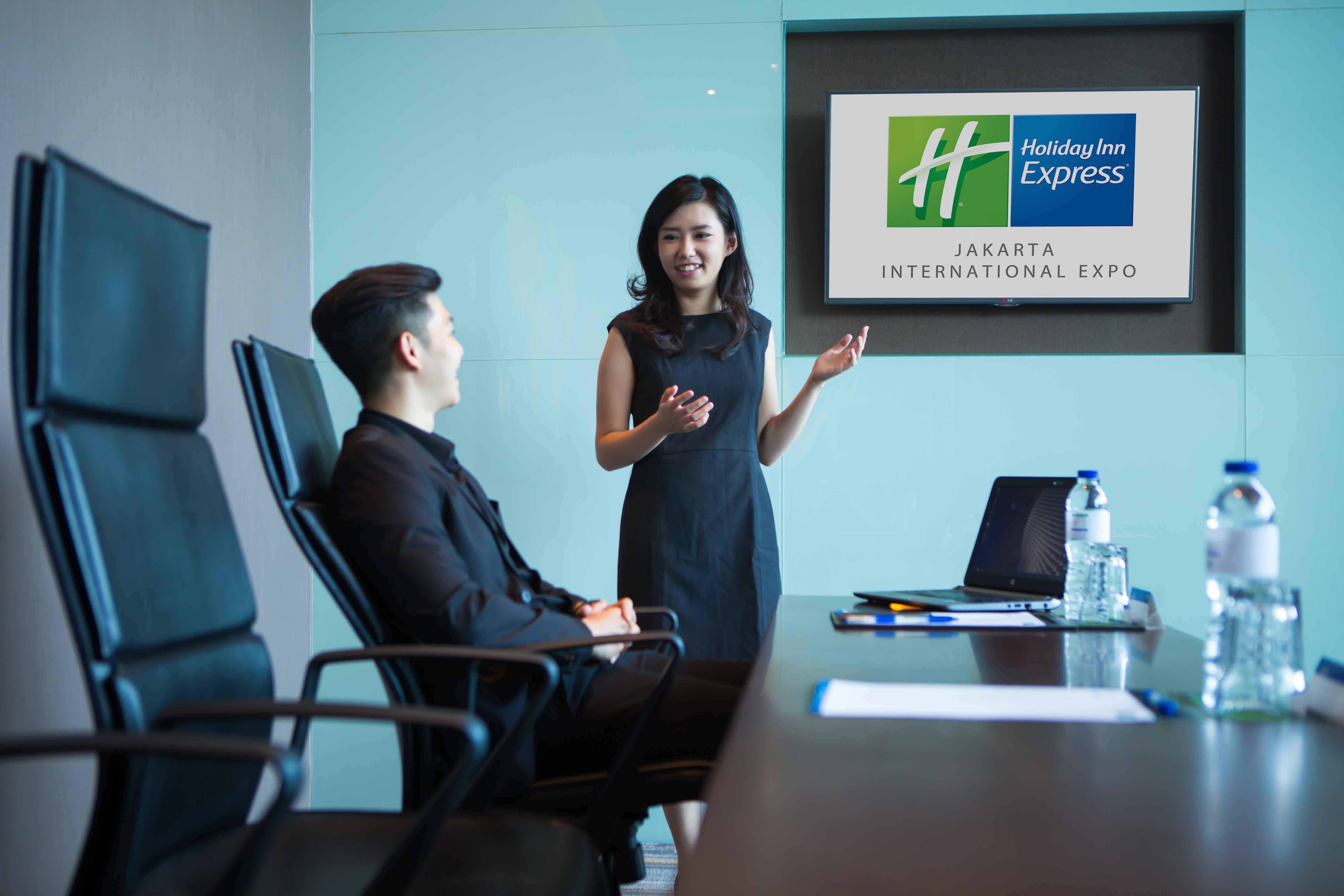 Holiday Inn Express Jakarta International Expo By Ihg Dış mekan fotoğraf