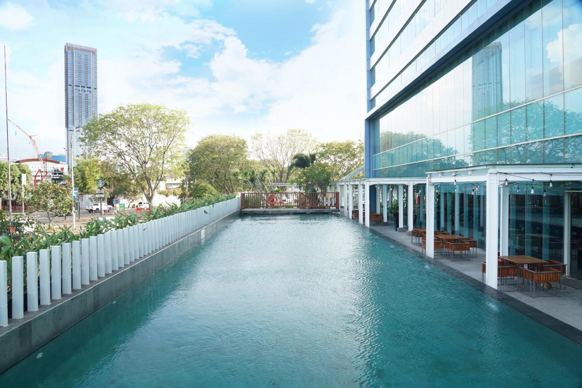 Holiday Inn Express Jakarta International Expo By Ihg Dış mekan fotoğraf