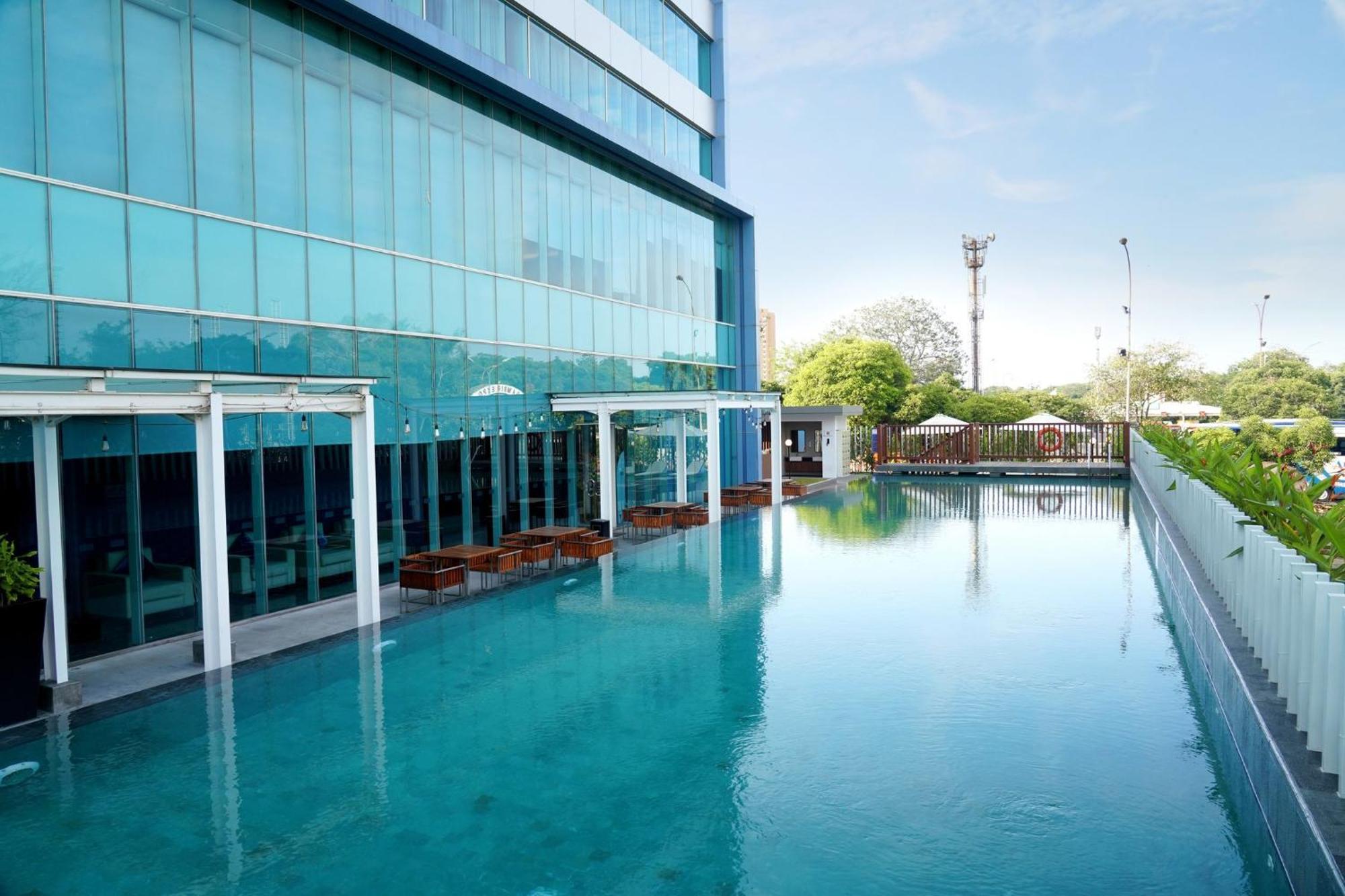 Holiday Inn Express Jakarta International Expo By Ihg Dış mekan fotoğraf