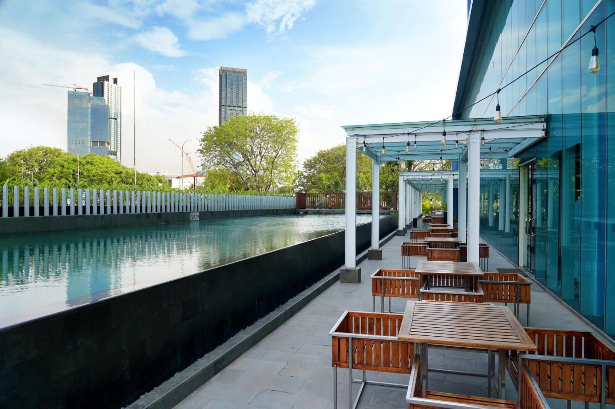 Holiday Inn Express Jakarta International Expo By Ihg Dış mekan fotoğraf